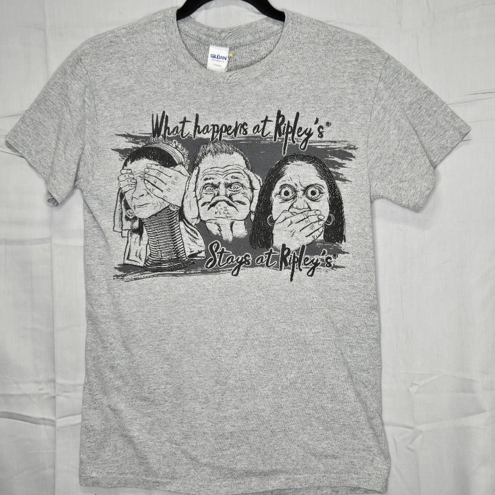 What Happens At Ripleys Stays At Ripleys Gray T-Shirt Adult Size Small
